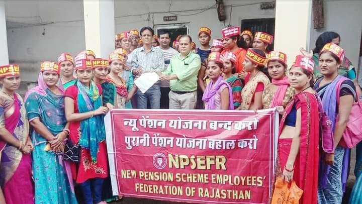 GitikaChoudhar5's tweet photo. 🇮🇳 पेंशन हक है 31
#RestoreOldPension 🌱  
@NPSEFI
@1stIndiaNews
@Anusanadhya2
@RESAssociation1
@Reslastars001 @NPSEFR @Ranbir_Crpf @IASassociation @IPS_Association  @ANI @PTI_News https://t.co/8y5QGcDr4X