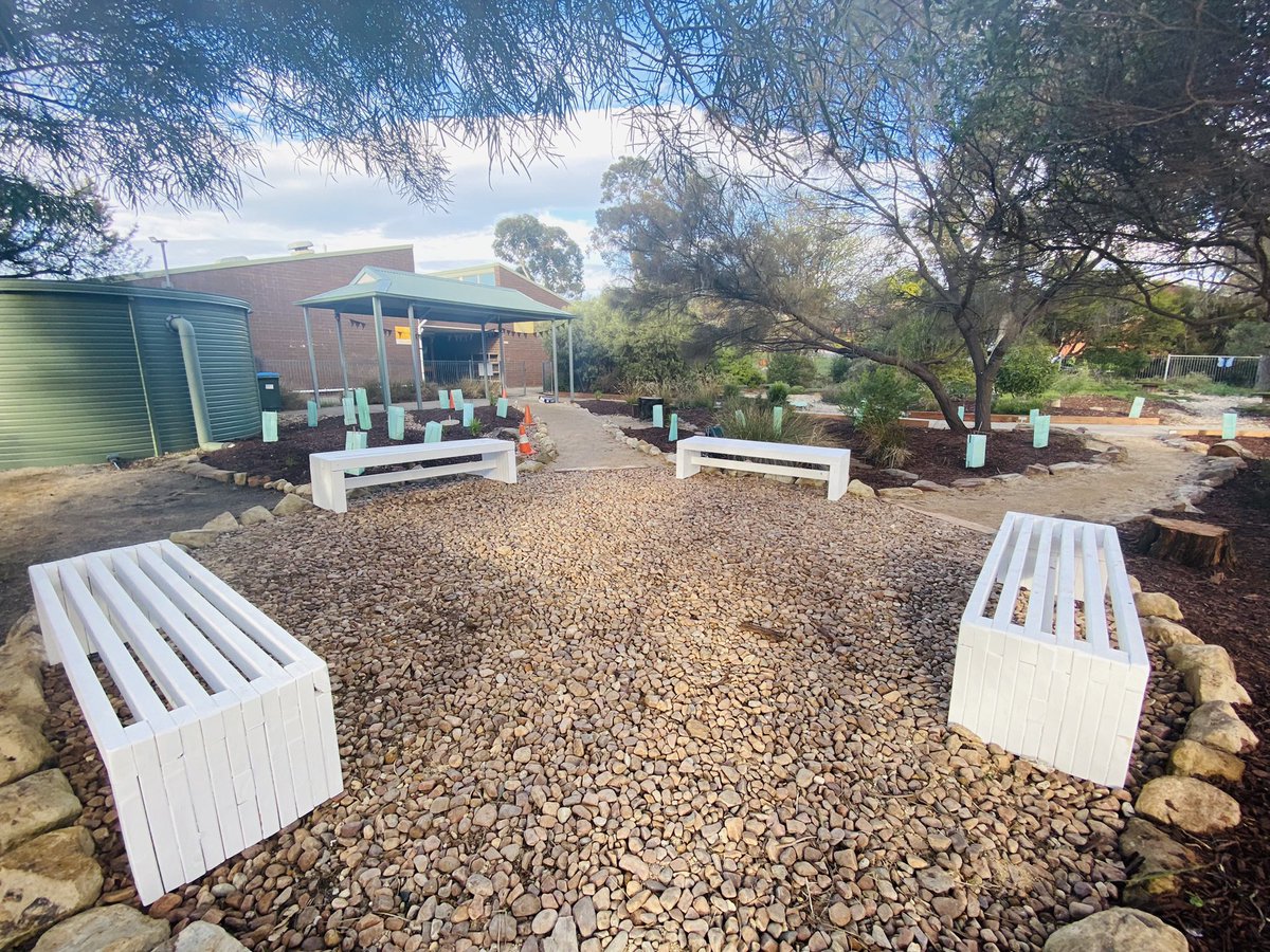 ProjReimaginate's tweet image. In 10 weeks we went from neglected eyesore to inviting sanctuary. 

An outdoor classroom and native garden made by kids, for kids. 

#ProjReimaginate @edu_sagov @JohnGardnerMP