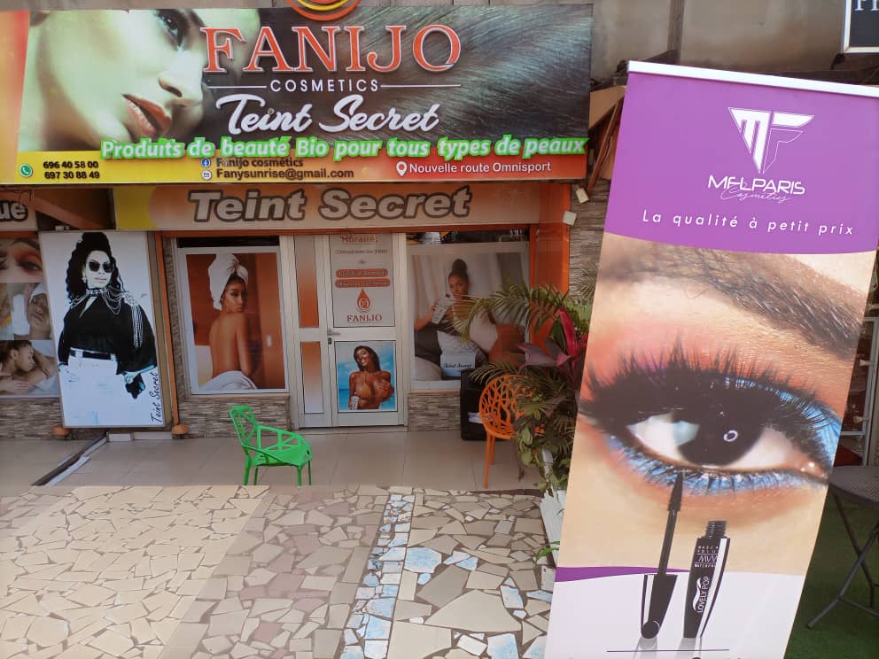 mflparis's tweet photo. L'institut de beauté et centre de formation SunriseBeauty Yaounde nous a invité à leur vente privée qui s'est tenue du samedi 26 au mercredi 30 juin.

Nous les remercions pour leur invitation. C'est un réel plaisir !!
#yaoundé #ventesprivees #cosmetiques #mflparis #makeup #beauté https://t.co/06kn8Js3g0
