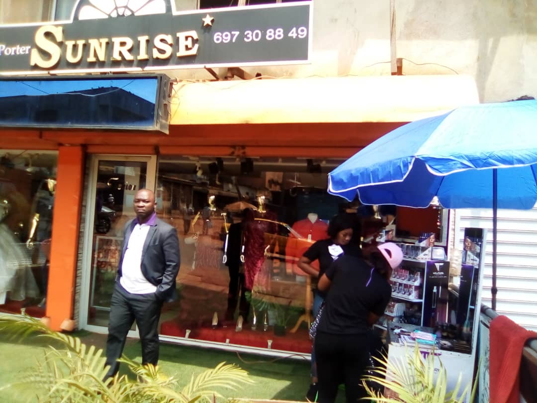mflparis's tweet photo. L'institut de beauté et centre de formation SunriseBeauty Yaounde nous a invité à leur vente privée qui s'est tenue du samedi 26 au mercredi 30 juin.

Nous les remercions pour leur invitation. C'est un réel plaisir !!
#yaoundé #ventesprivees #cosmetiques #mflparis #makeup #beauté https://t.co/06kn8Js3g0