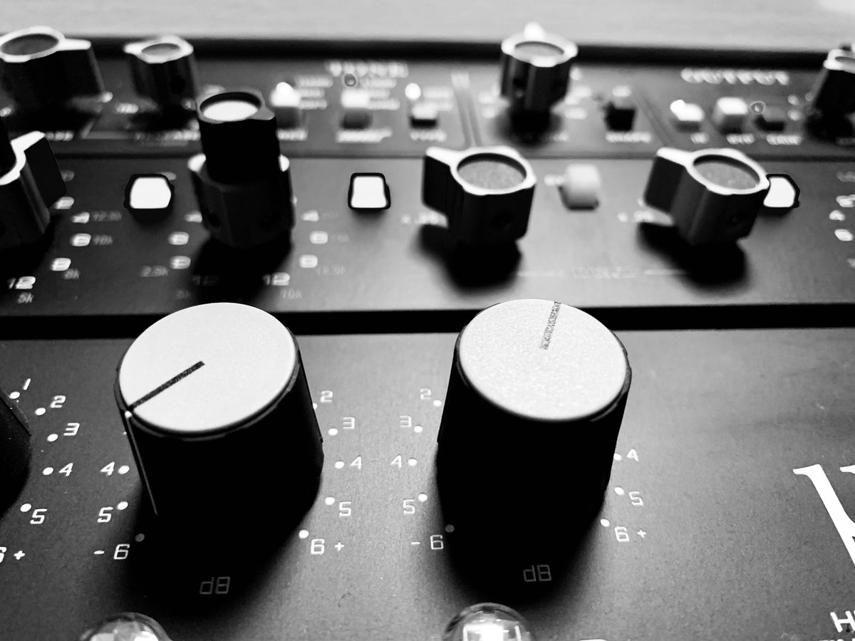 ADmasteringUK's tweet photo. EQs #potentiometers #knobs #API #5500 #sontec #clone #HDE250 #customaudiogermany #analog #stereo #equaliser #eq #mastering #admastering #admasteringuk #london #uk @ADmasteringUK https://t.co/v70i4Xx53i