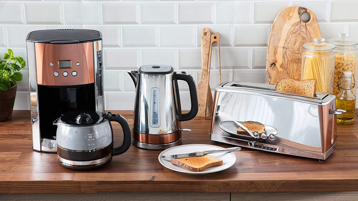 How perfect does the <a href="/RussellHobbsUK/">Russell Hobbs</a> Luna Collection look? 😍

We think this #toaster &amp; #kettle combination looks the best yet, and it's available on our website too. 🤷🏻‍♀️ 

It also comes in grey, giving you the freedom of choice! 🙆🏾‍♂️

Shop Russell Hobbs: bit.ly/3x6DUQV