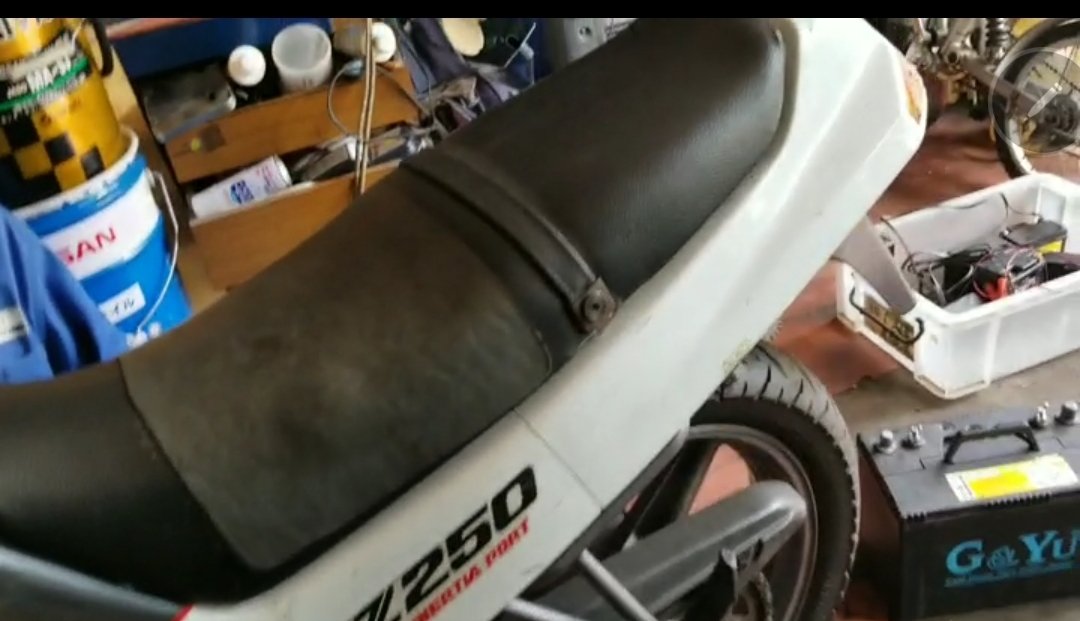 ホンダ VTZ250 エナメルタックロールシート