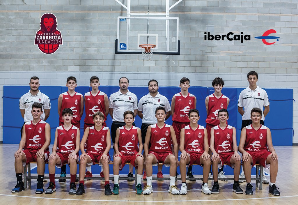 BasuZgz's tweet photo. Con este grupo he cumplido mi sueño de ser entrenador principal, y más aún en Basket Zaragoza. Un grupo especial y ejemplar en trabajo y educación. Les echaré de menos 😉 https://t.co/ntVvUFJUwe