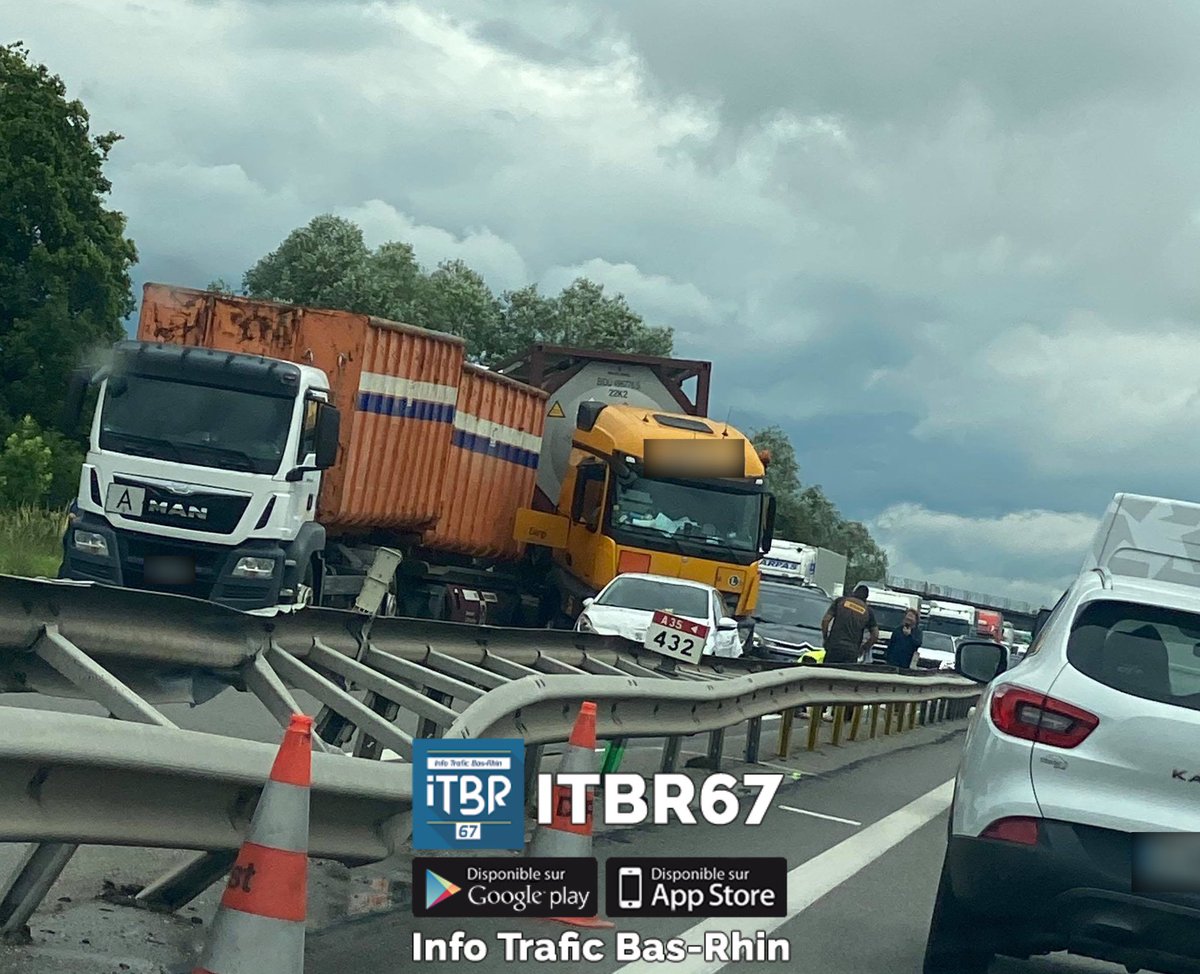 ITA6768's tweet photo. Photo de l’accident actuellement en cours sur l’#A35, secteur #Epfig. https://t.co/yGRc1dbmzK
