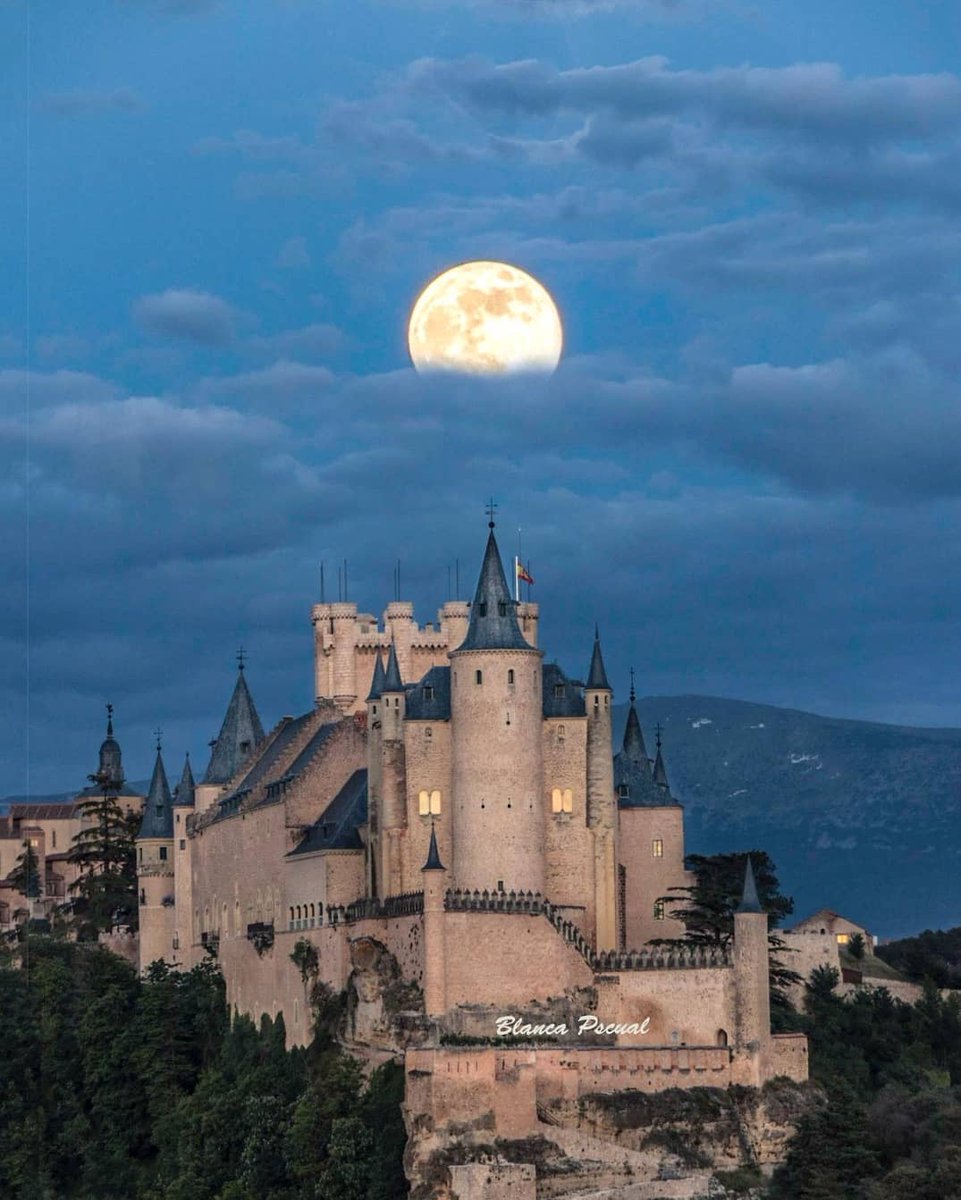 Fotaza del @Alcazar_Segovia por Blanca Pascual.
#Alcazardesegovia #Segovia #castillo #castillos #castilla #Patrimoniodelahumanidad