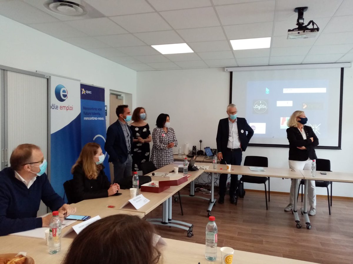 [#TousMobilisés] Table ronde avec les entreprises SAFILIN, NATUROPERA, VOLMA et Axiome Conseils &amp; Ingénierie animée par l'<a href="/Apec_HDF/">Apec_HDF</a> et @pole_emploi ⏬

📢 Transformer notre compréhension du marché du travail des #cadres en solutions innovantes 🚀

#AvecPôleEmploi