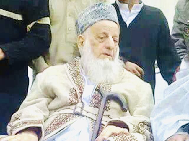 Mufti_Kakakhail's tweet image. عالم اسلام کی عظیم شخصیت ، وفاق المدارس العربیہ کے صدر نشین ، جامعہ علوم اسلامیہ بنوری ٹاؤن کے مہتمم ، میرے مشفق و مربی استاد ،شیخ الحدیث حضرت مولانا ڈاکٹر عبدالرزاق اسکندر صاحب رح عالم اسلام کو یتیم فرما گۓ۔جو انہیں نہیں جانتا وہ نہیں جانتا کہ آج امت مسلمہ نے کیسا ہیرا کھو دیا۔