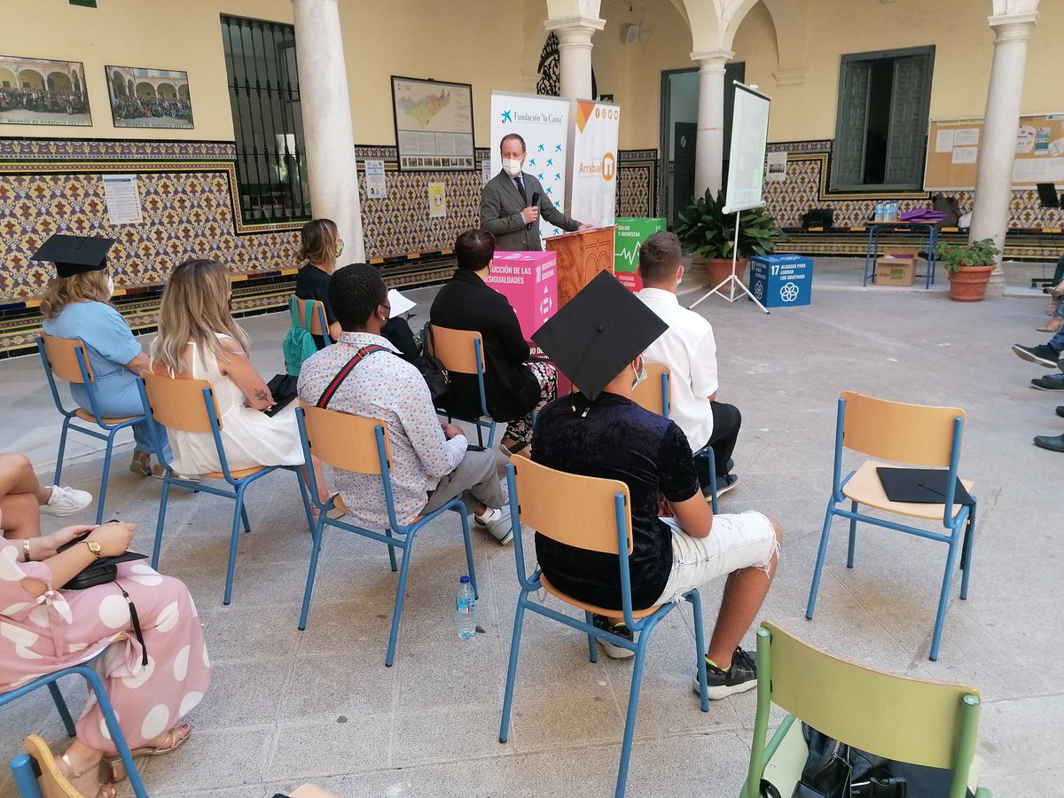 ArrabalAID's tweet photo. Una treintena de jóvenes #IncorporaFundlaCaixa @FundlaCaixa participan en @ArrabalAID en acciones #retornoeducativo siguiendo la metodología @socialecca. Juan Carlos Barroso valora la colaboración entre instituciones públicas y privadas para generar oportunidades socioeducativas. https://t.co/JOgVaNjA0k