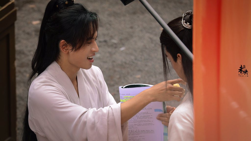 knknkb2's tweet photo. #WuhuCouple #WordOfHonor #WordofHonorBTS  #ATaleOfTheWanderers #山河令 #ShanHeLing 
#天涯客 #TianYaKe #张哲瀚 #ZhangZhehan 
#龚俊 #GongJun #JunZhe #俊哲
Would you like to eat such an apple eaten by your boyfriend?🤣🥰🍎👨‍❤️‍💋‍👨 https://t.co/O2wU2fM6gD