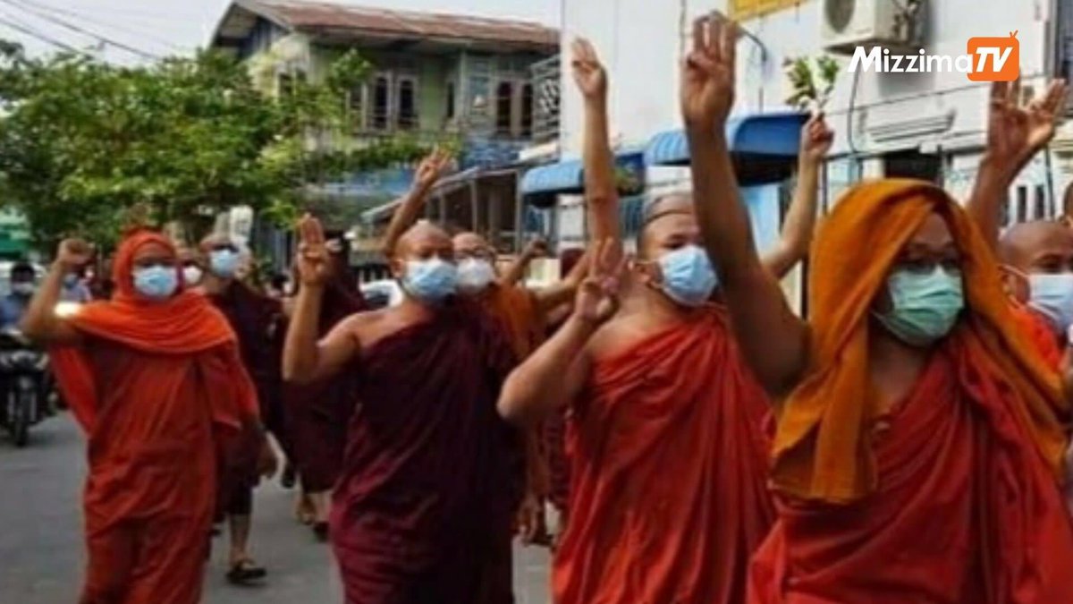 #Mandalay #Sanghas' Union Strike took to the streets again and protest Against Military Coup in this evening. 

#WhatsHappeningInMyanmar
#June30Coup