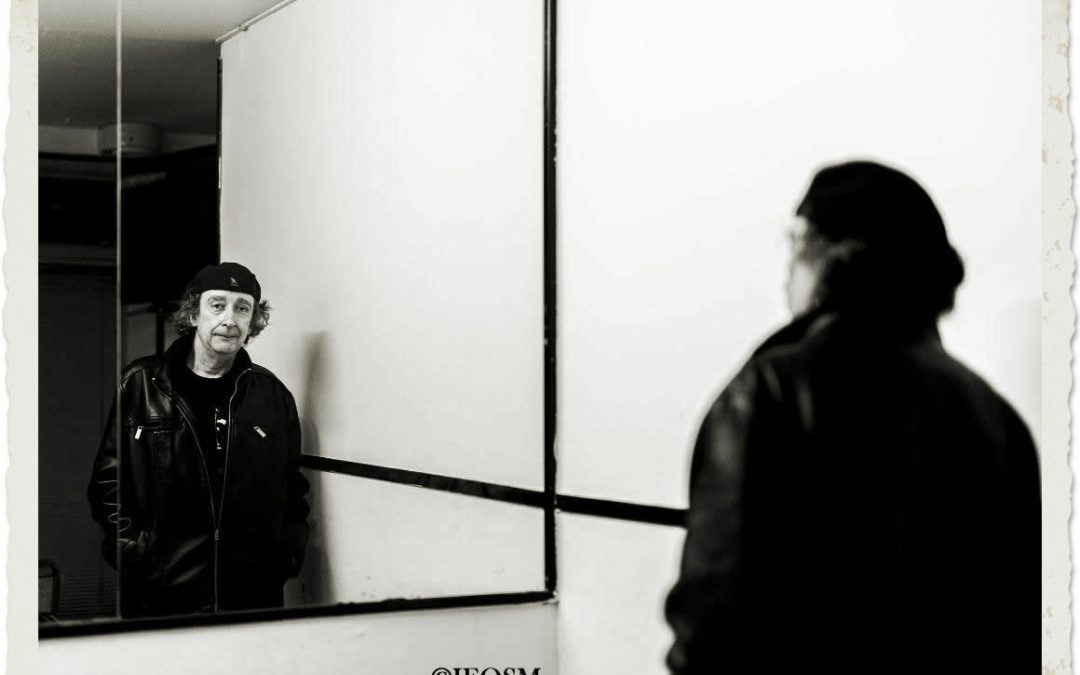 Entrevistas irreverentes a sospechosos habituales.
<a href="/gomezescribano/">Paco Gómez Escribano</a>
El barrio de Canillejas le ha servido como punto de partida y motivo para narrar historias negras que no por creíbles resultan menos sorprendentes. en solitario con Manguis en 2016.
realnoirediciones.com/paco-gomez-esc…