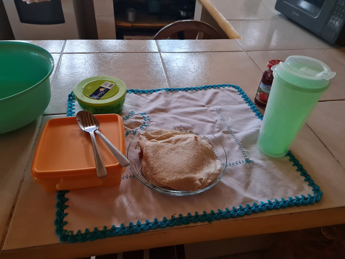 Arzenik89's tweet photo. Esto es amor,  rica comida esperándome cuando despierto. https://t.co/iDp6II4Mc7