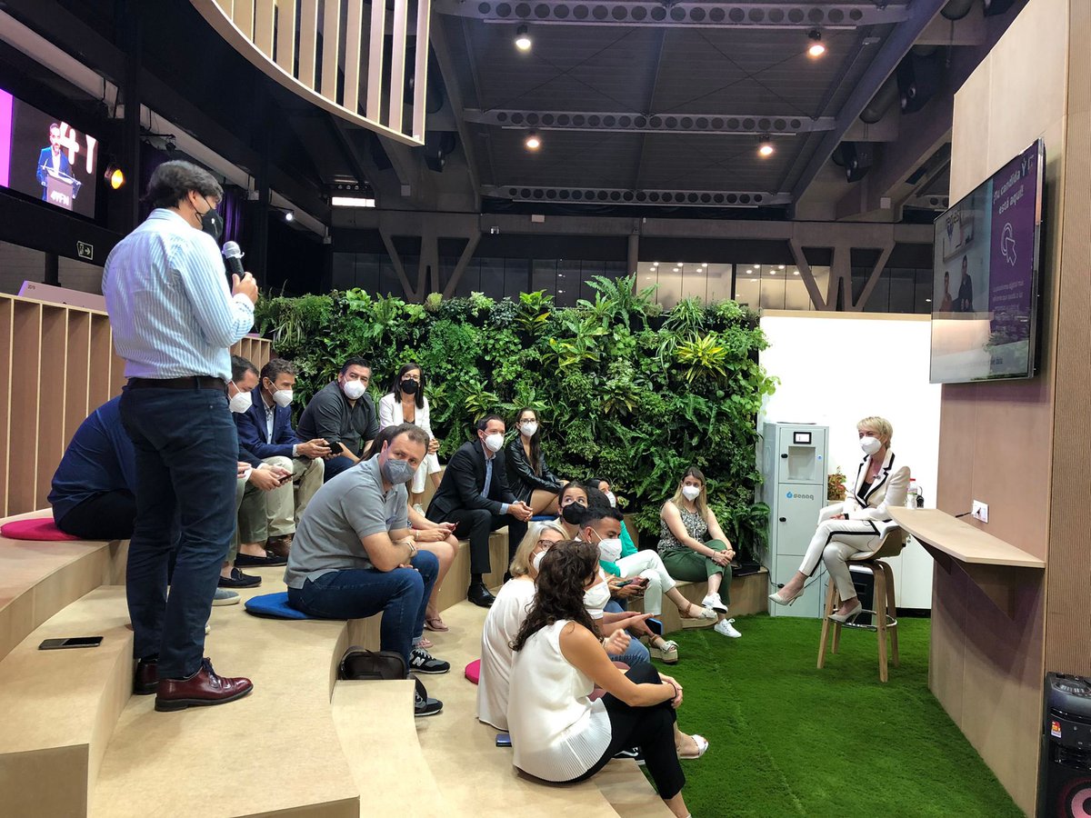 Yesterday was a very long working day at #4yfn21. We had the opportunity to present our project <a href="/cancerappy/">CancerAppy</a> to <a href="/carmeartigas/">Carme Artigas</a>  Secretay of State for Digital and Artificial Intelligence and we participated in the Digital Health Wellness Summit 2021 organized by <a href="/ECHAlliance/">Global Health Connector</a>