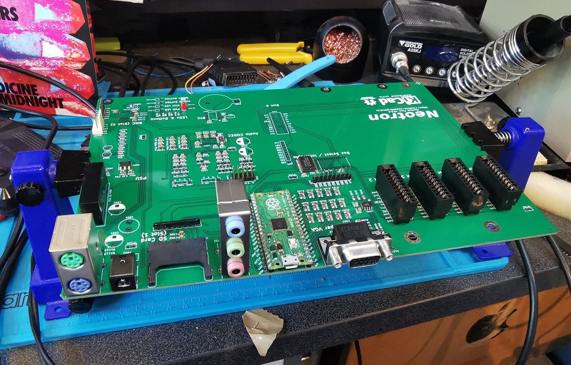 Portal_AMDnews's tweet image. Энтузиасты создали материнскую плату для контроллера Raspberry Pi Pico
amd.news/high-tech-news…
#Neotron_OS, #Neotron_Pico, #Raspberry_Pi_Pico, #материнская_плата_Pi_Pico, #новости_Raspberry_Pi_Pico