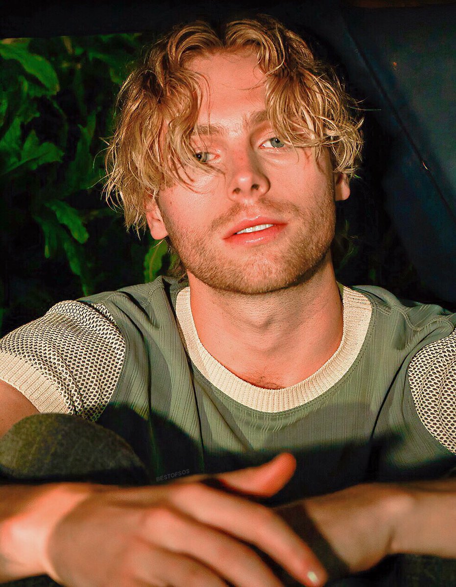 _compIetemess_'s tweet photo. high quality photo of a high quality man https://t.co/QZJCPCTR8B