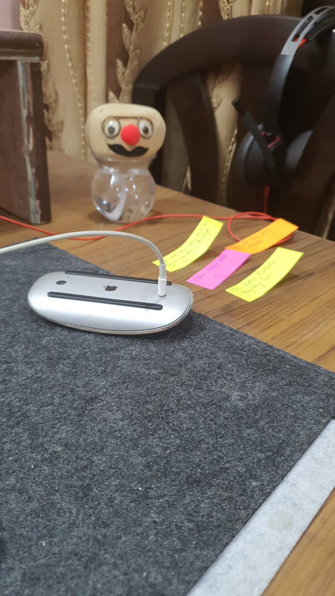 arreykomal's tweet image. One of those rare misses from Apple: can't use my mouse while charging!! I have to wait for it to get completely charge up so that I can start using it again 🤯

#Apple #Product #ProductDesign #AppleMouse #MagicMouse