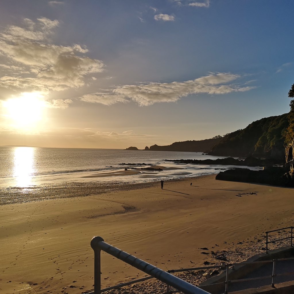 Looks like it’s going to be a beautiful day here in #Pembrokeshire 🌅I hope we will go for a walk on the #pembrokeshirecoastalpath later today. <a href="/StormHour/">#StormHour</a> <a href="/ThePhotoHour/">#ThePhotoHour</a> <a href="/Ruth_ITV/">Ruth_TV</a> <a href="/Sue_Charles/">Sue Charles</a> <a href="/visitwales/">Visit Wales 🏴󠁧󠁢󠁷󠁬󠁳󠁿</a> <a href="/carolkirkwood/">Carol Kirkwood</a>