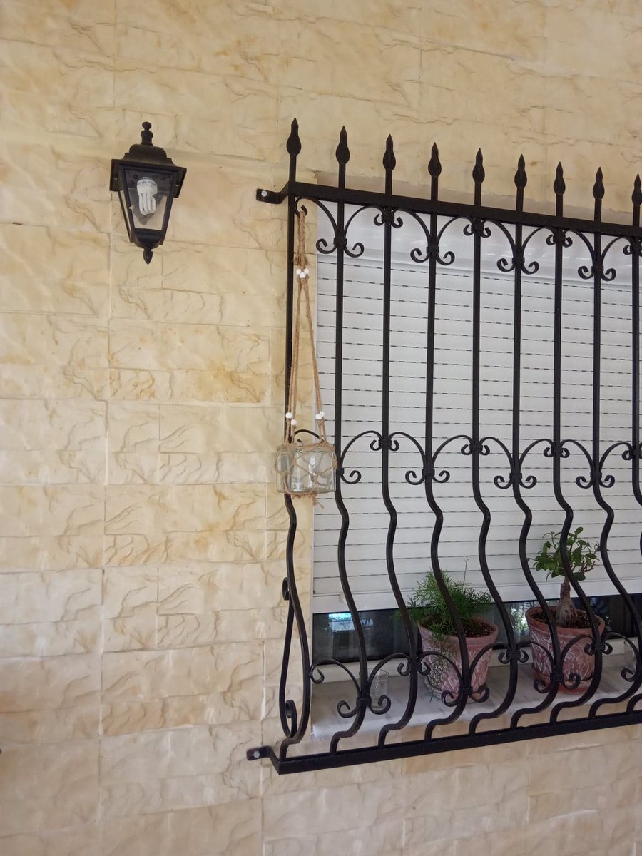 Perlostone's tweet image. Ετος 2013,Εφαρμογή Perlomarmo®0.17x0.69 σε υφιστάμενη τοιχοποιία
Πριν την εφαρμογή του Perlomarmo®, εμφάνιση μούχλας(στην εσ.παρειά της εξ.τοιχ.)
Ετος 2021 η κατάσταση παραμένει αναλλοίωτη, χωρίς καμία παρέμβαση από τους ιδιοκτήτες, χωρίς μύκητες &amp;amp; με εξοικονομηση ενέργειας!!!!!