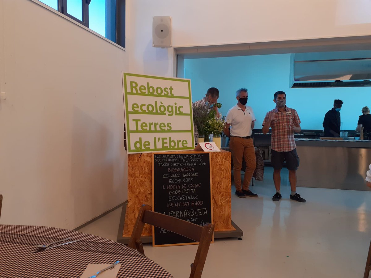 gerenciafihr's tweet photo. Ahir el nostre Delegat a Terres de l'Ebre, Gustau Turon, va participar a la Primera Tarda Gastronòmica de #lorebostecologic centrada en la carn #eco de #TerresdelEbre.
#ProductesdeProximitat #gastronomiaeco #catalunyaexperience https://t.co/JKm67vT3sp