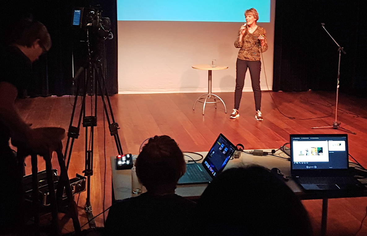 Onlangs gaf ik een lezing tijdens het 3-daags seminar ‘Between Kidding and Kindness’ van de Universiteit van Wageningen! Het seminar was bedoeld om aandacht te besteden aan de relatie tussen humor en discriminatie. Goed initiatief!

#thebordersofjoking #humor #discriminatie