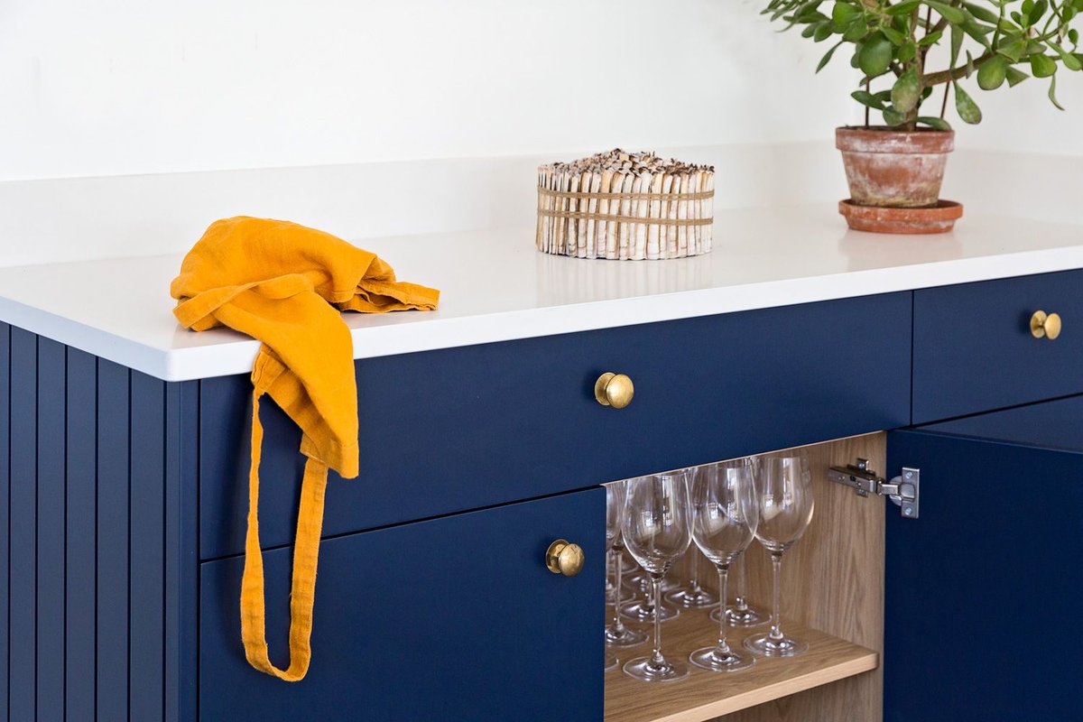 Sometimes simplicity works best in kitchen design. For example, we love the simple blue and white colour scheme in our Beach House Kitchen. Credit to Norfolk By Design. nakedkitchens.com/kitchens/portf… #NakedKitchens #TrulyBritishTrulyBespoke