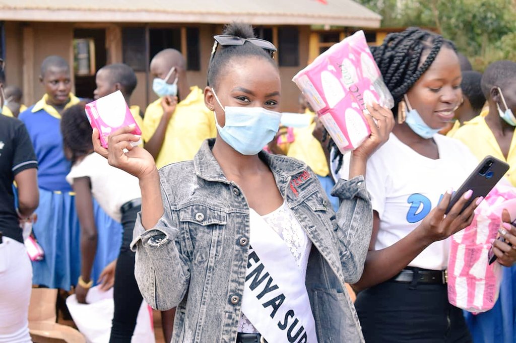 BusiaKenyaSupe1's tweet photo. On 29th June 2021 Mentorship/Padding a Girl was at Bumulimba Primary School in Samia Sub-County......,...............
We Advocate for Importance of Education both to the Primary and Secondary Schools Levels.....

#BeautyWithPurpose
#BeautyWithBrains https://t.co/PXAt9GRnwE