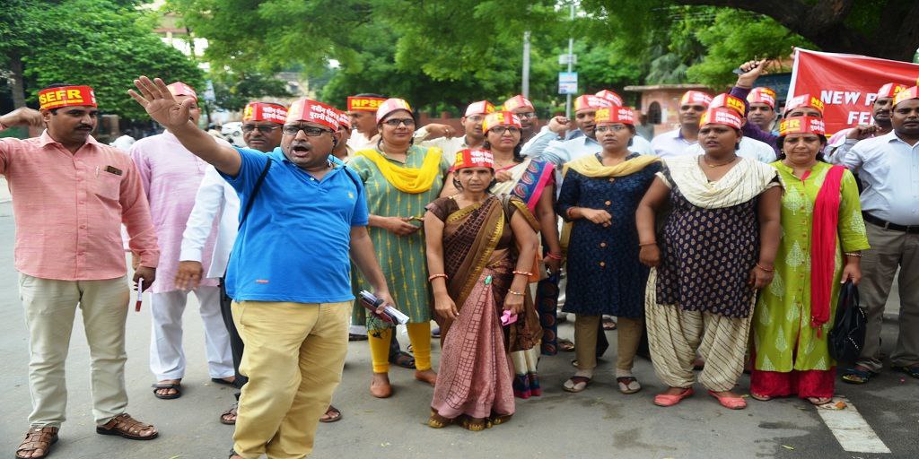 GitikaChoudhar6's tweet photo. 🇮🇳 पेंशन हक है a198
#RestoreOldPension 🌱  
@NPSEFI
@1stIndiaNews
@Anusanadhya2
@RESAssociation1
@Reslastars001 @NPSEFR @Ranbir_Crpf @IASassociation @IPS_Association  @ANI @PTI_News https://t.co/hCoWrlAq0J