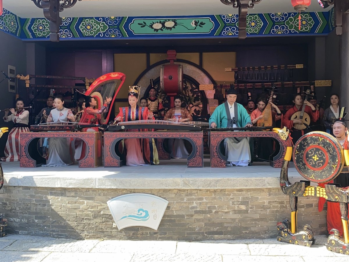 UM_1981's tweet photo. #UM students participated in 'Han Culture' #summercamp to experience traditional #Chineseculture like wearing #Hanfu, appreciating #Han #music, and making stone engraving #art.
#CKLC #SPC #universityofmacau #summer #summer2021 https://t.co/kddXPFaumX