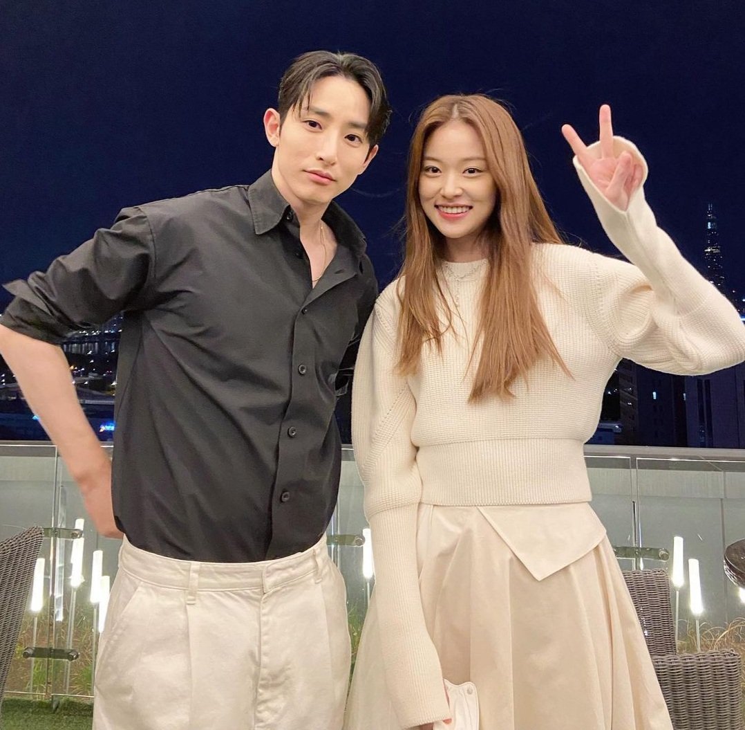AdawiInas's tweet photo. Thanks to those three of you for making me watch #DoomAtYourService
🖤🤍🤚 #SecondLeadSyndrom
#LeeSooHyuk #ShinDoHyun #KangTaeOh 😍 https://t.co/b0jF2zeuOc