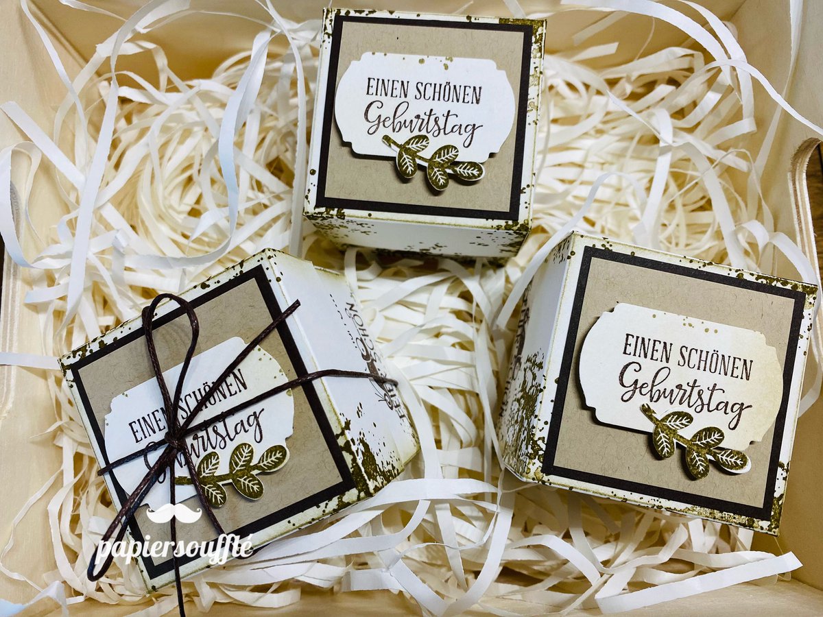 papiersouffle's tweet photo. #Kreativ am Morgen 🦎🤓 Eine Geschenkbox 6x6 cm in unseren #Neutralfarben: #Savanne #Wildleder #Espresso | Der Inhalt ist #dufte und die #Message einfach nur #drollig 😁🦎#stampinup #demo #produktmedley #basteln #kartenbasteln #box #kleinesmitbringsel https://t.co/wdhLLdnfv8
