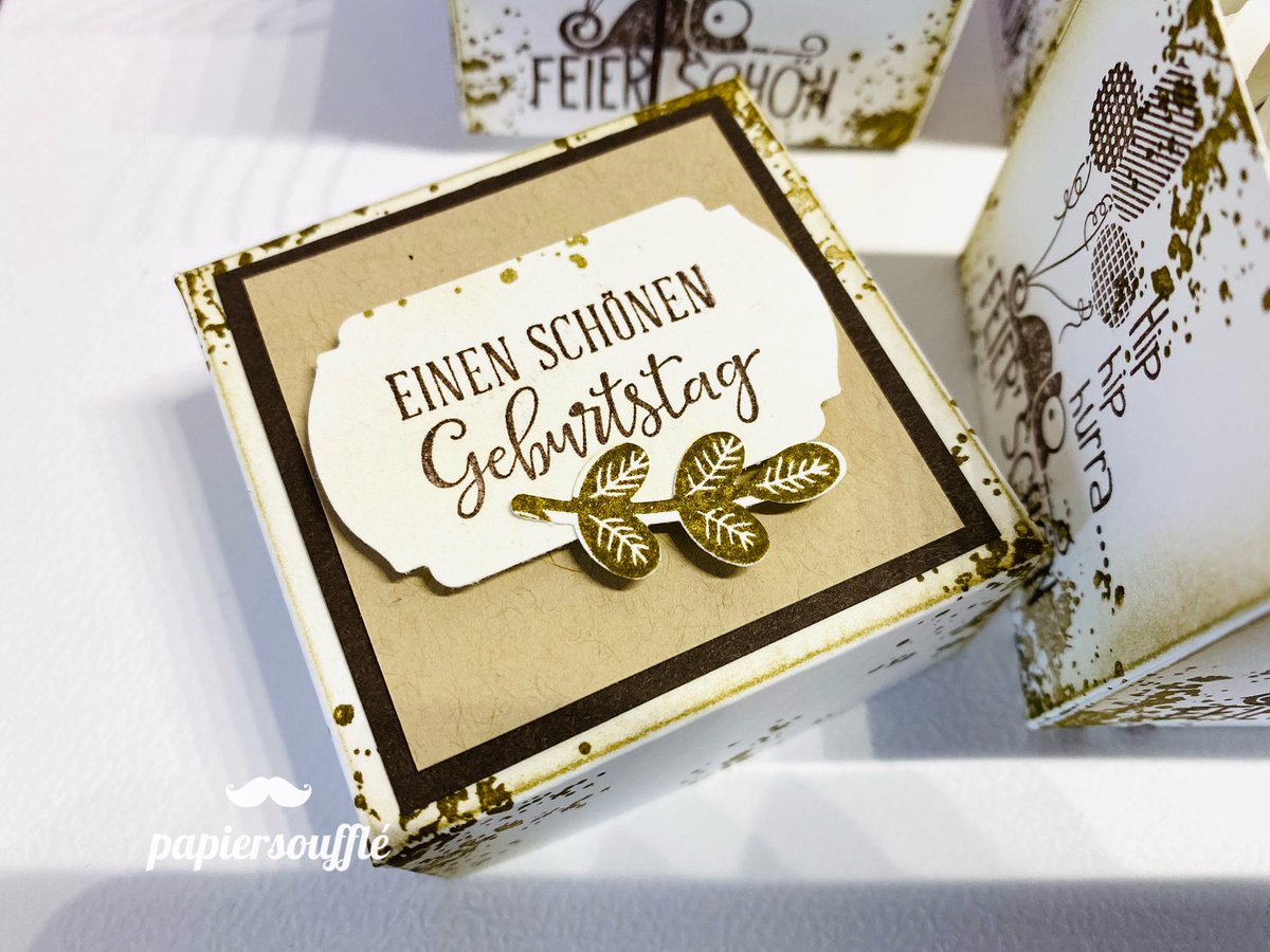 papiersouffle's tweet photo. #Kreativ am Morgen 🦎🤓 Eine Geschenkbox 6x6 cm in unseren #Neutralfarben: #Savanne #Wildleder #Espresso | Der Inhalt ist #dufte und die #Message einfach nur #drollig 😁🦎#stampinup #demo #produktmedley #basteln #kartenbasteln #box #kleinesmitbringsel https://t.co/wdhLLdnfv8