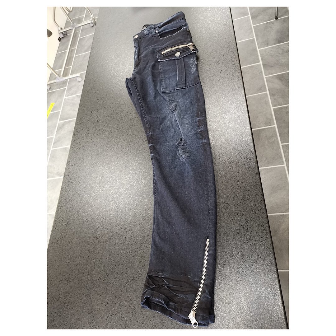 ZipYardN1's tweet photo. Bespoke your clothes with the ZipYard! #alterations #Sustainability #restyleyourclothes #upcycle #reworkyourclothes #tailors #sustainablefashion https://t.co/7w2hNOQHCJ