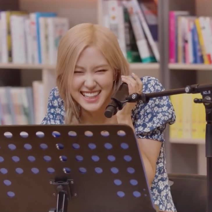 roses_indo's tweet photo. Girl stop being this cute👺 https://t.co/igsFMp4nxN