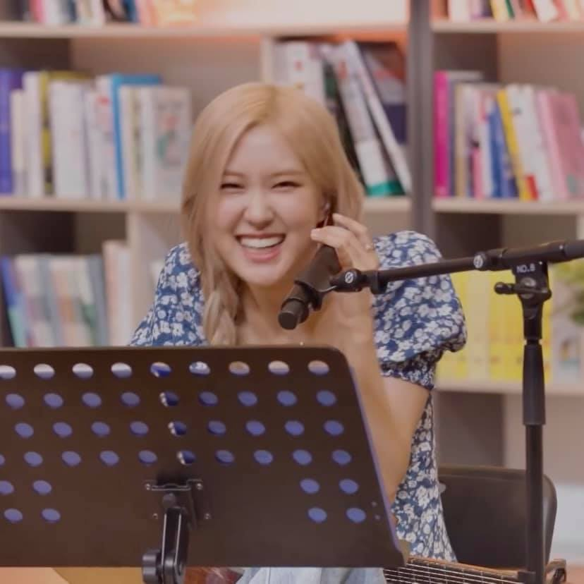 roses_indo's tweet photo. Girl stop being this cute👺 https://t.co/igsFMp4nxN
