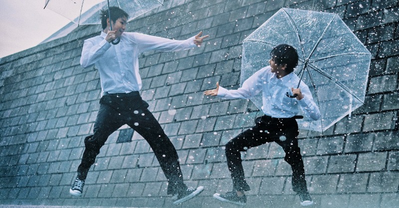 GORETEXjp's tweet photo. 今しかできないことがいっぱいある。天気なんて気にせず、すべてに全力でチャレンジ！ GORE-TEXプロダクトとともに、雨も楽しもう。
#goretex #ゴアテックス #梅雨 #防水 #スニーカー #雨も楽しむ