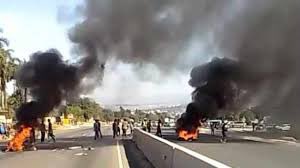 IamMzilikazi's tweet photo. "A child who is not embraced by the village will burn it down to feel its warmth.” ~ African Proverb #EswatiniProtests #eSwatini ✊🏿 https://t.co/DPmrmOzxx5
