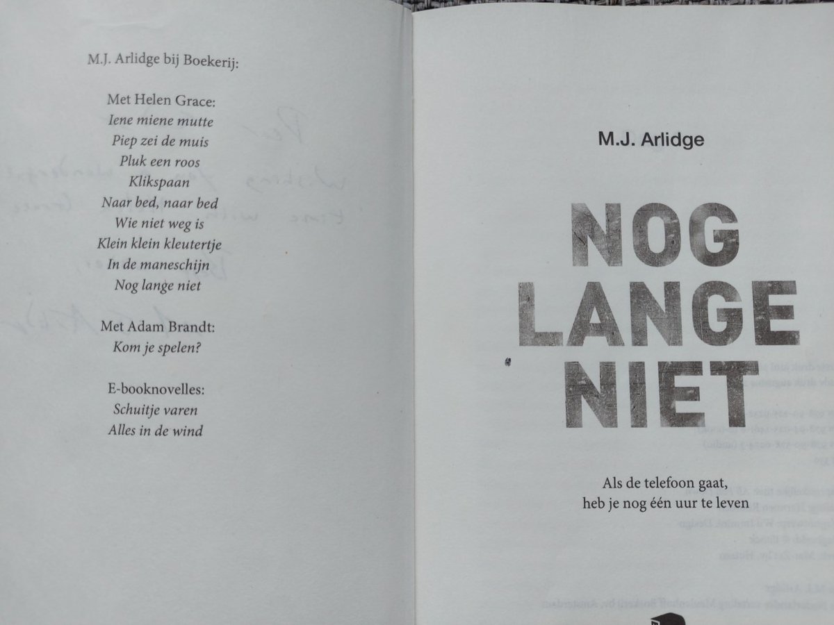 Thank you mister Arlidge! <a href="/mjarlidge/">Matthew Arlidge</a> I had a wonderful time with Helen Grace 😊

Als de telefoon gaat, heb je nog een uur te leven...deel 9 van de Helen Grace serie, ook prima los te lezen.
Bekijk hier: bit.ly/361hi8n 'Nog lange niet'. 

#thriller #bestseller #series