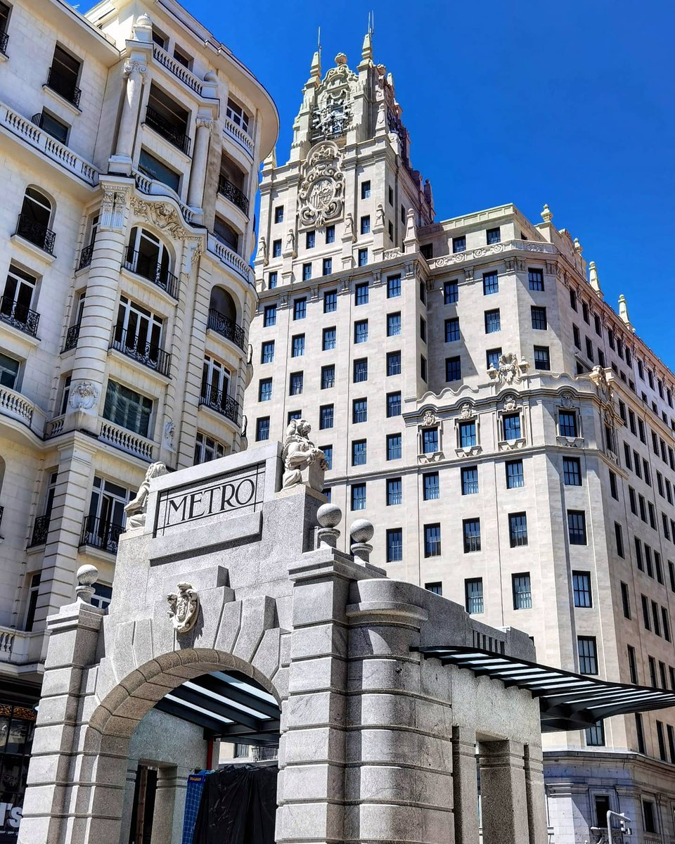 SecretosdeMadri's tweet photo. Nueva vista en la ciudad ❤️ La verdad que desde esta nueva perspectiva Madrid recuerda un poco a ciudades de cómic, como la Metrópolis de Superman 😜 ¡Buenos días!
#madrid https://t.co/3Ptl3nLgxP