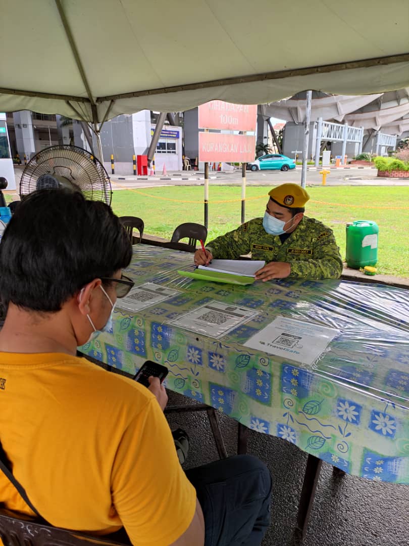 RELAkulai's tweet photo. 30 Jun 2021 (Jumaat)

PENUGASAN SARINGAN KESIHATAN

- CIQ KSAB, Tg Kupang, Gelang Patah  

#SetiaBerbakti

@yahyakgc @SazaliZin @msrz81 @KDNPUTRAJAYA @Hasni_Johor @mynadma @MKNJPM @relamalaysia @JPAMJohor  @japenjohor 

UMR KULAI | PT (U) BAIZURA

1/2 https://t.co/Q1yXkSggGM