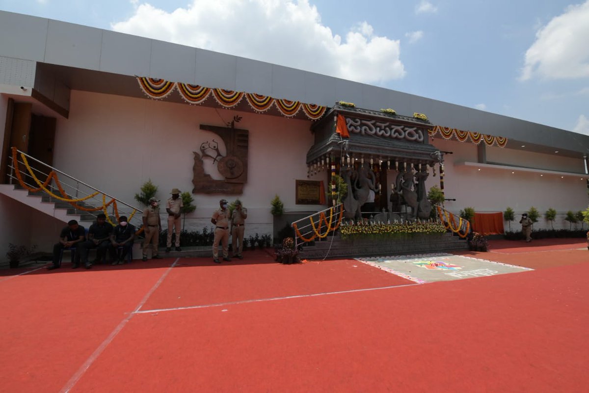 CMofKarnataka's tweet photo. ಮುಖ್ಯಮಂತ್ರಿ @BSYBJP ರವರು ಇಂದು ಬೆಂಗಳೂರಿನ ನಿಂಬೇಕಾಯಿಪುರದಲ್ಲಿ 'ಜನಪದರು' ರಂಗಮಂದಿರವನ್ನು ಉದ್ಘಾಟಿಸಿದರು. 

ಕನ್ನಡ ಮತ್ತು ಸಂಸ್ಕೃತಿ ಸಚಿವ @ArvindLBJP, ತೋಟಗಾರಿಕಾ ಸಚಿವ ಶಂಕರ್ ಮೊದಲಾದವರು ಉಪಸ್ಥಿತರಿದ್ದರು. https://t.co/zYRGrO72mD