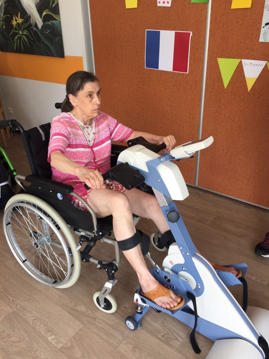 SilverfitF's tweet photo. Quel bonheur de voir des activités aussi conviviales avec les résidents. Sans nul doute, avoir les efforts récompensés avec de beaux gâteaux aux pommes motive encore plus à pédaler.
Bravo à l'#ehpad Simone Jacques!

#tourSFmile2021 #silverfit #bienvieillir #cyclisme https://t.co/4XQ48rXoOy