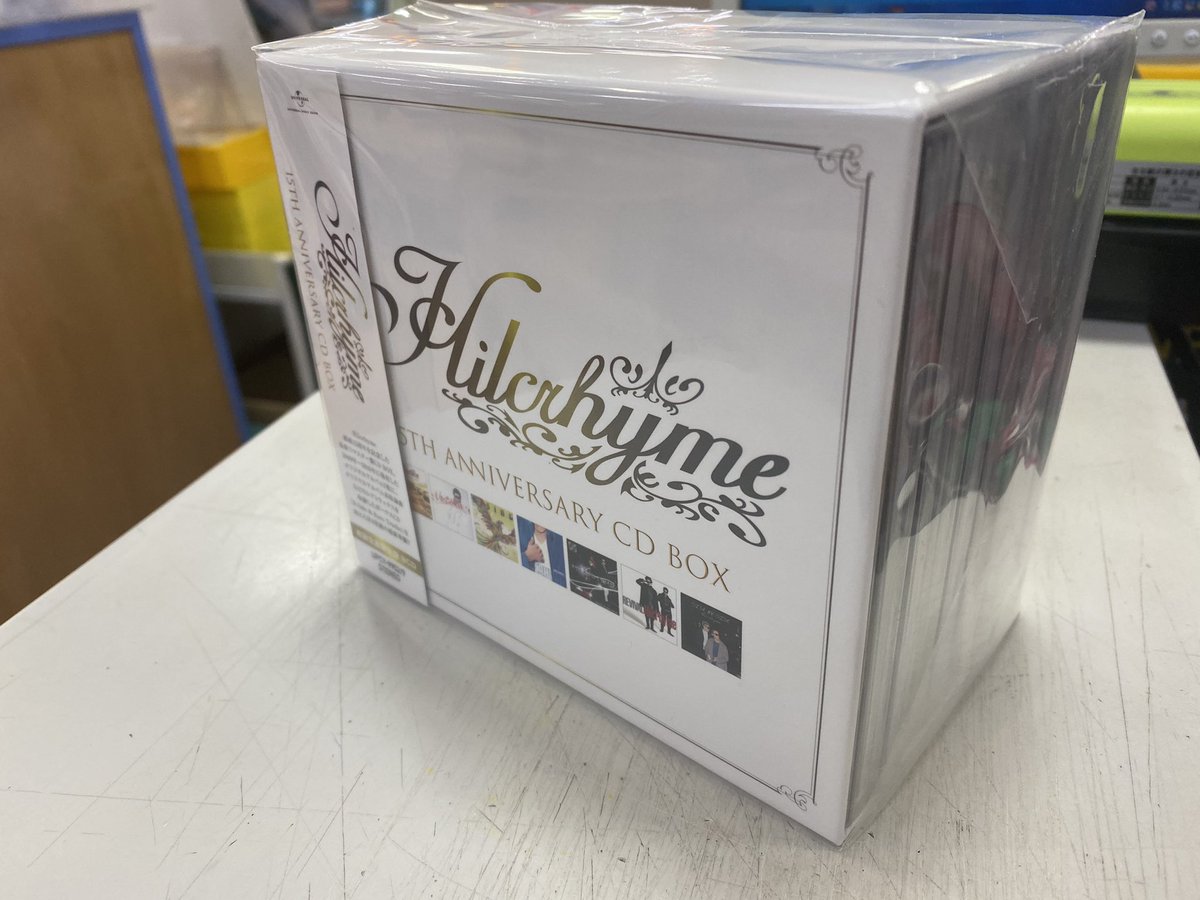 Wesaiduwakamatu's tweet photo. 【#Hilcrhyme 】

#Hilcrhyme15THANNIVERSARYCDBOX

収録内容は、2009年～2016年に発売したオリジナルアルバム7枚に、オリジナルアルバム未収録曲とリメイクベスト未収録曲を収めたボーナスCDを加えた計8枚入りの超豪華盤！
本日より当店でも発売開始しております！
ご来店お待ちしております😎 https://t.co/g3gxbJT4GE