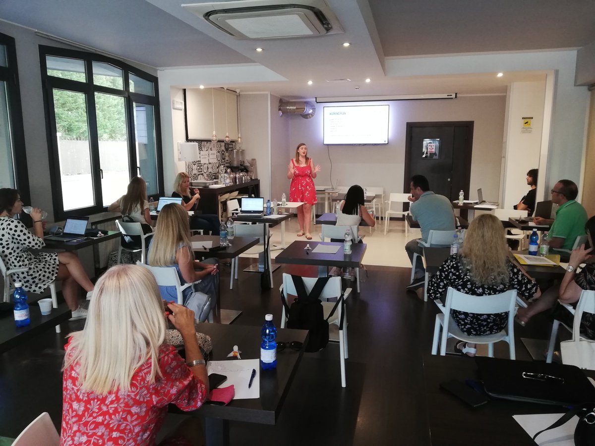 Beata Mintus, profesora de la universidad polaca Collegium Balticum, presenta la evaluación del material curricular creado en el proyecto <a href="/decrit_eu/">DeCRIT</a>, coordinado por el <a href="/IES_LegioVII/">IES Legio VII</a>.
Padova, June 2021.
<a href="/sepiegob/">SEPIE</a> <a href="/EmilioGMe/">Emilio GM</a> <a href="/PeyamiSafaPDR/">Peyami Safa Ortaokulu Rehberlik Servisi</a>