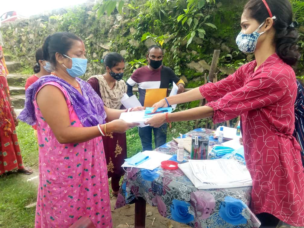 CKamrup's tweet photo. VLE Amarjyoti Das under Kamrup dist, Assam has distributed pen, mask along with certificate to all the pmgdisha certified candidates.

@dintya15 
@PMGDISHA 
@CSCAssam1 https://t.co/UBxkJwYWZK