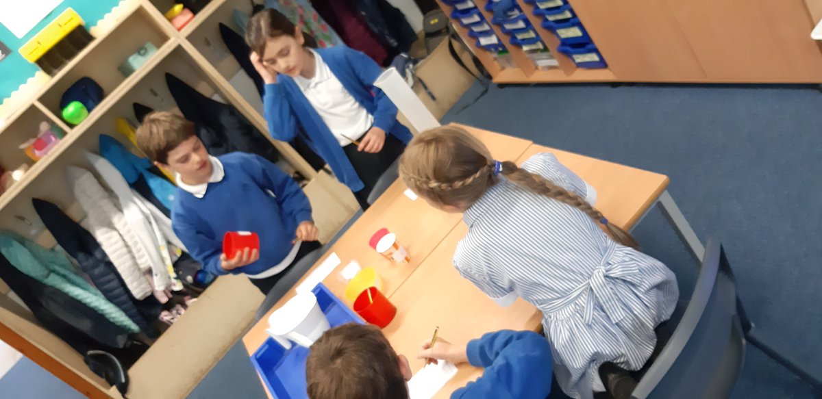 BSNJSV's tweet image. #JSVY3 exploring capacity and volume. Using our practical skills to investigate.