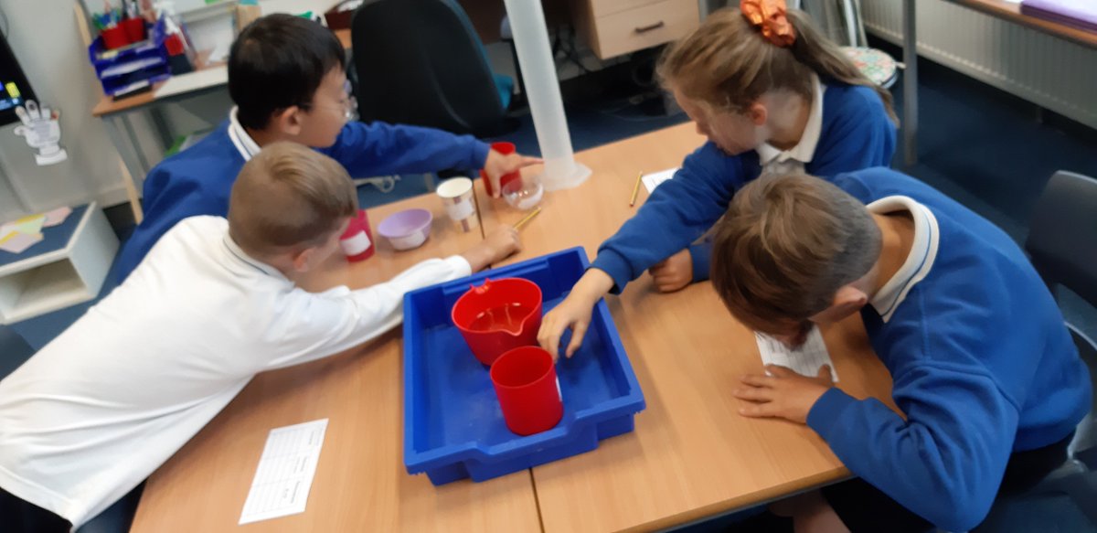BSNJSV's tweet image. #JSVY3 exploring capacity and volume. Using our practical skills to investigate.