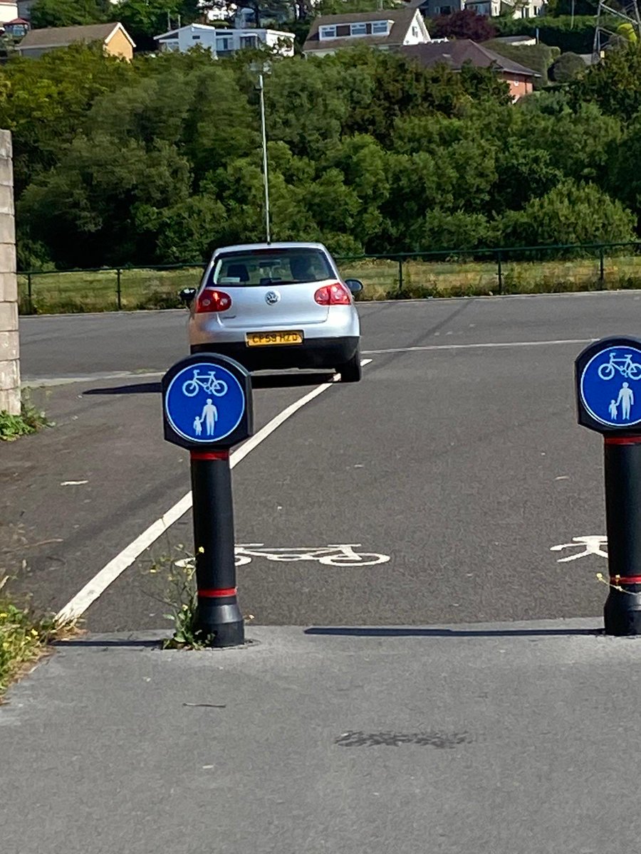 Huge thank you to this individual who’s dumped all his garden waste by our fire exit door. 
Just needless hassle for volunteers to clean up. 
Tosser.