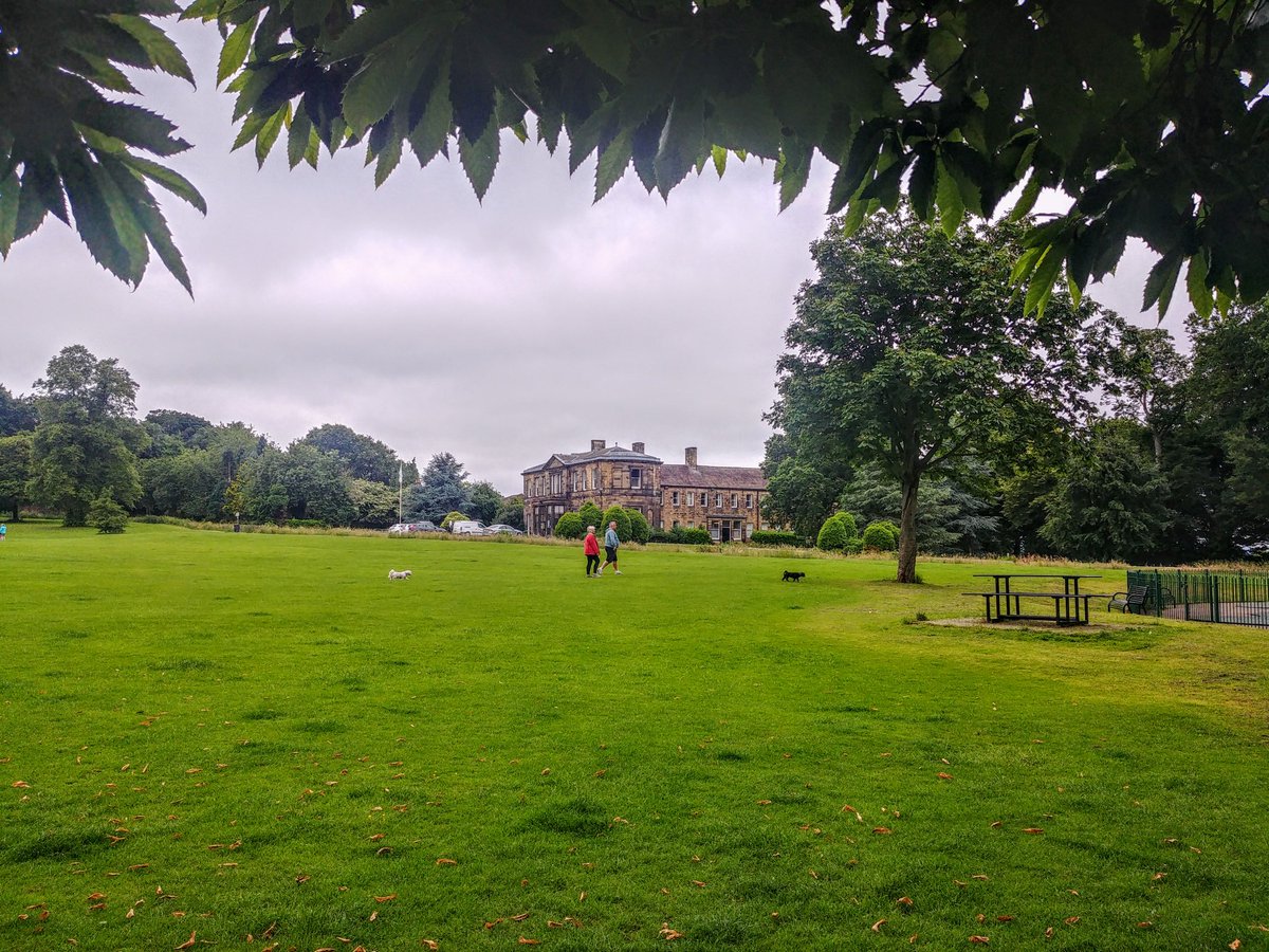 RunningSeeds's tweet image. 2) Farnley Hall Park - 4 miles

There's been a building here for almost 1,000 years!
thoresby.org.uk/content/townsh…

#walkitrideit #walkshire