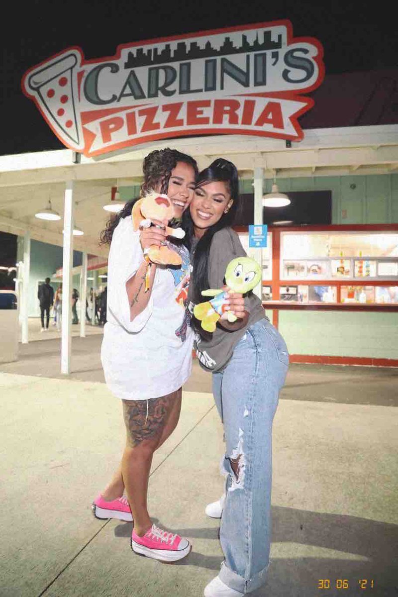 queennaija's tweet photo. that’s my main one 🥰 @domivuitton https://t.co/tlrNJoKTTW